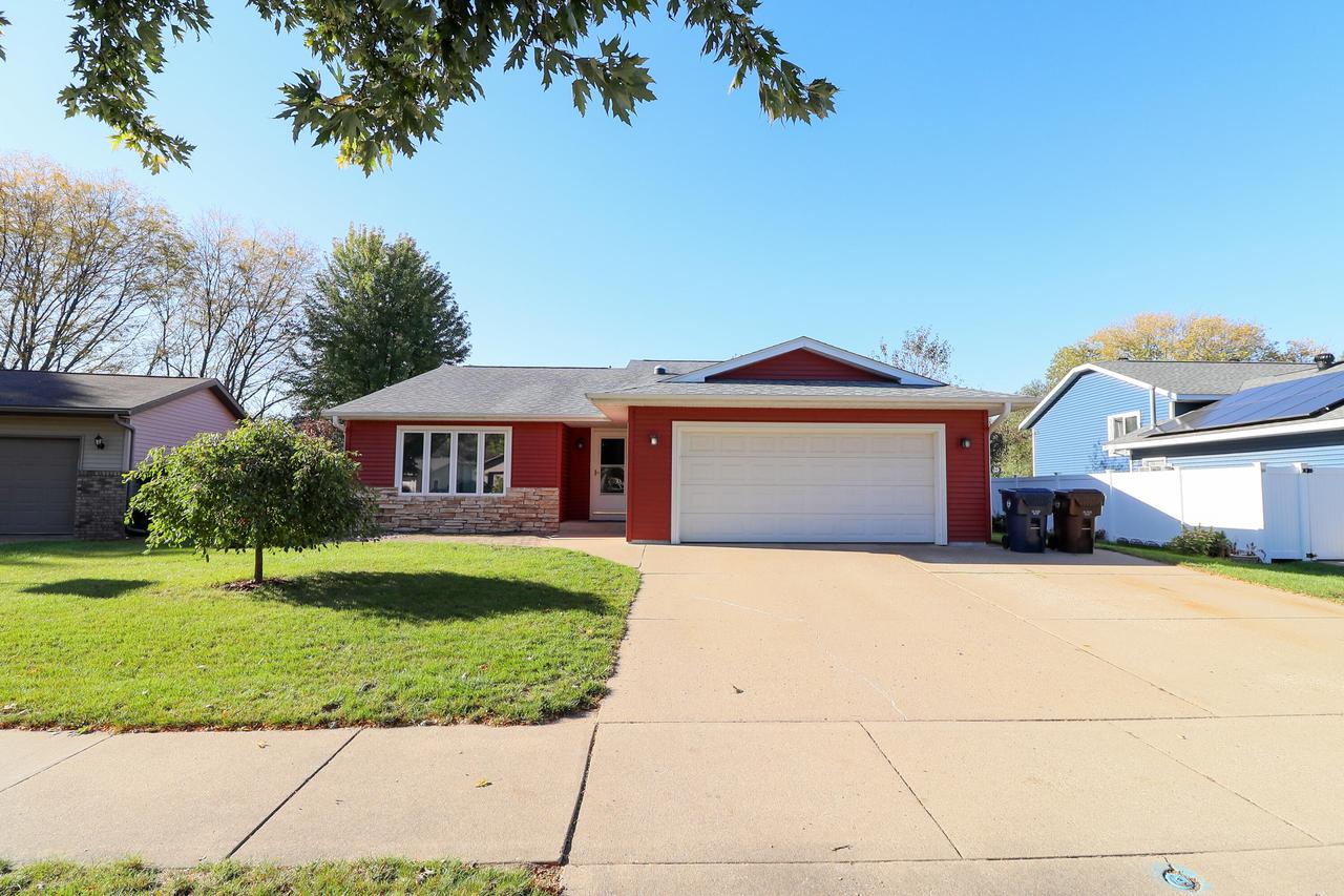 1934 Esther Dr, Onalaska, WI 54650