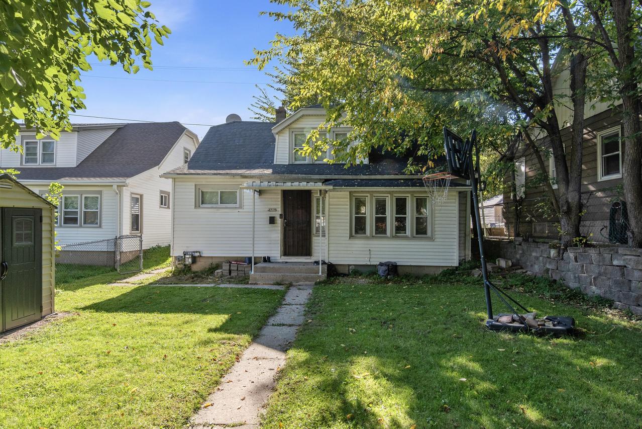 4719 W Fond Du Lac Ave, Milwaukee, WI 53216