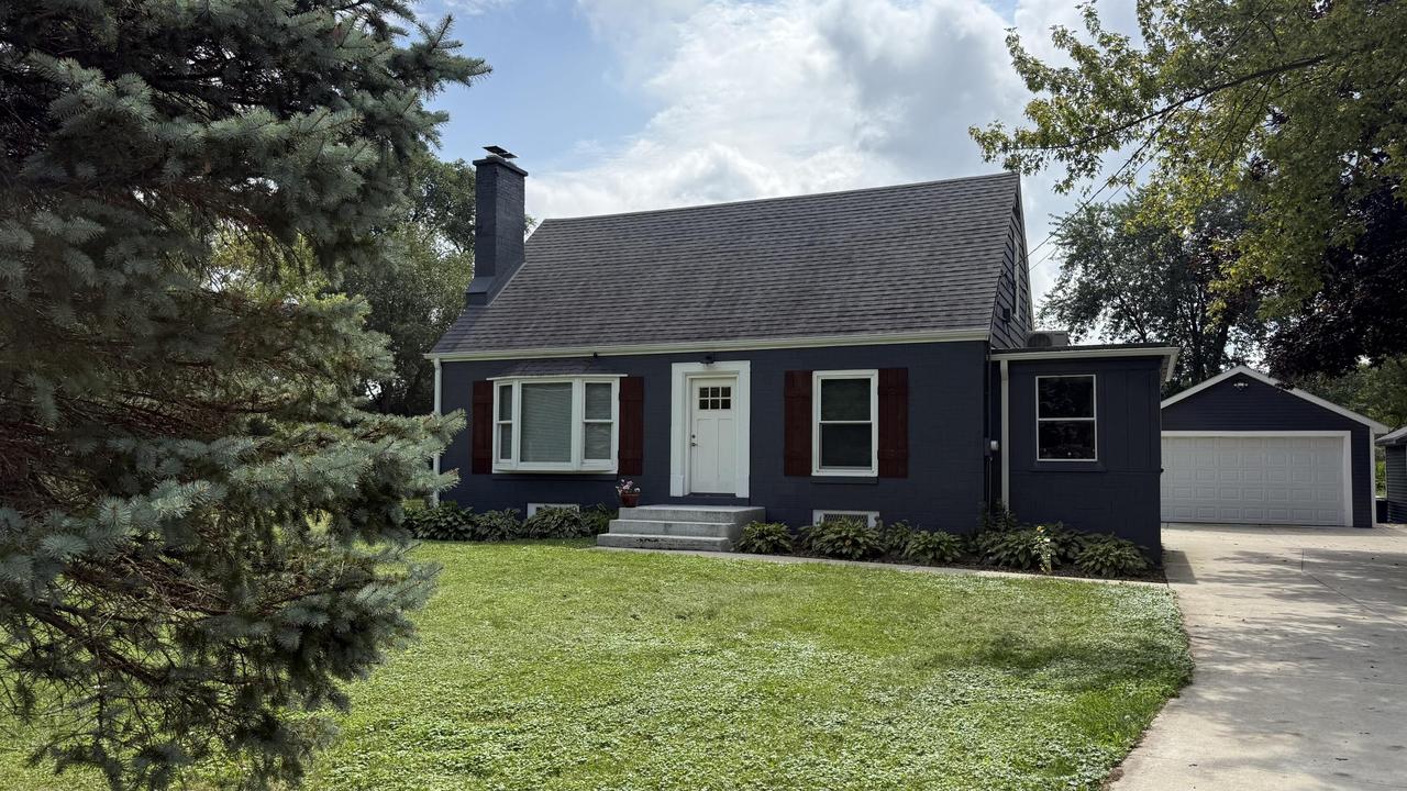 223 W State Rd, North Prairie, WI 53153