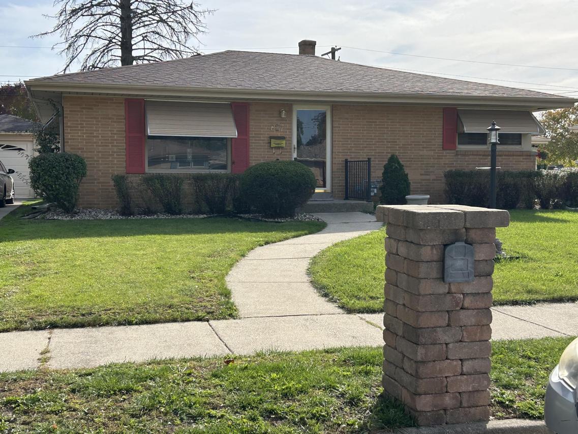 827 Coronada Dr, Racine, WI 53402