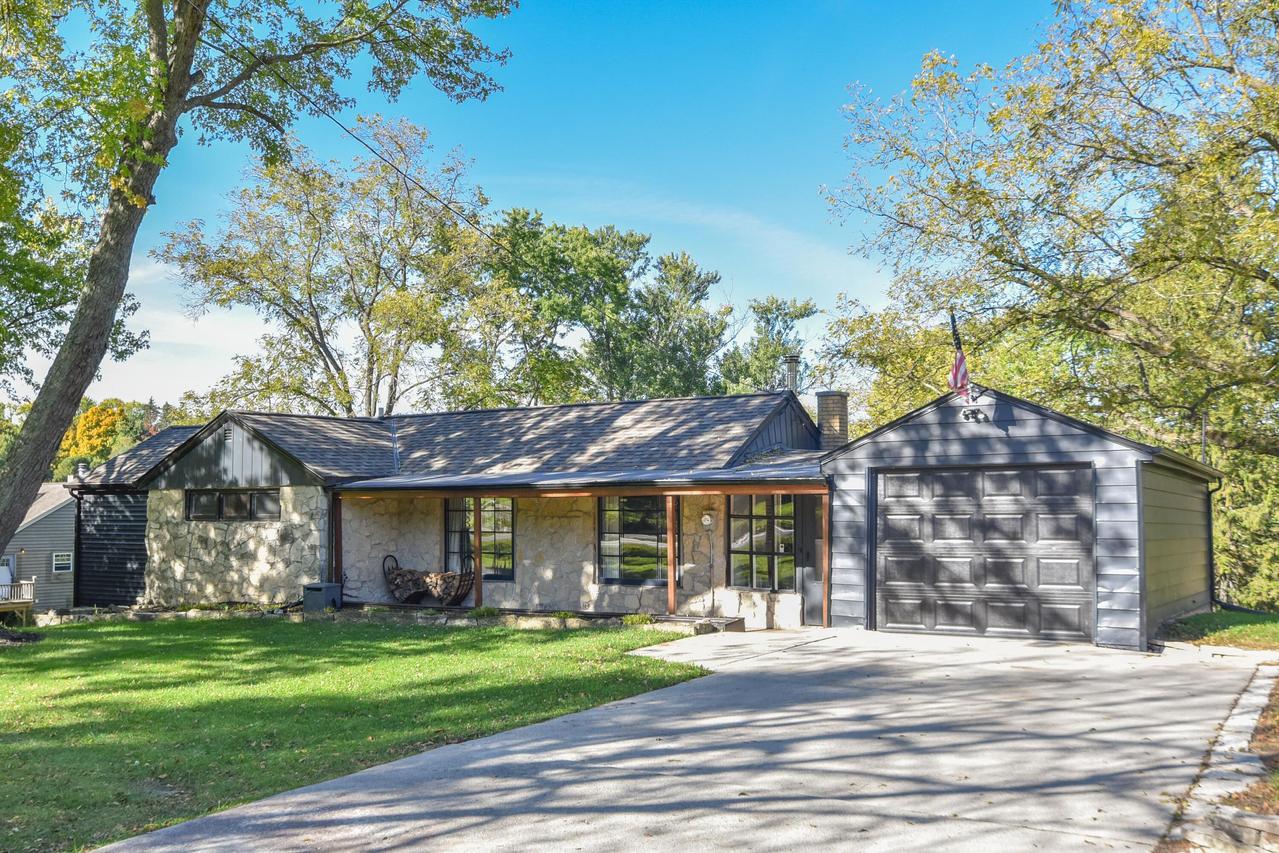 531 N Green Bay Rd, Grafton, WI 53024