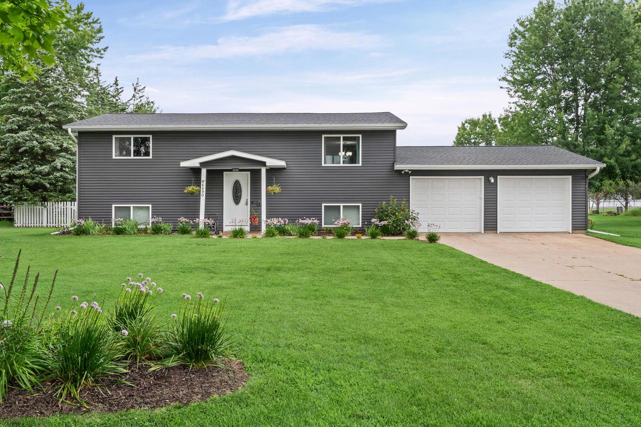 W6690 Reef Rd, Onalaska, WI 54650
