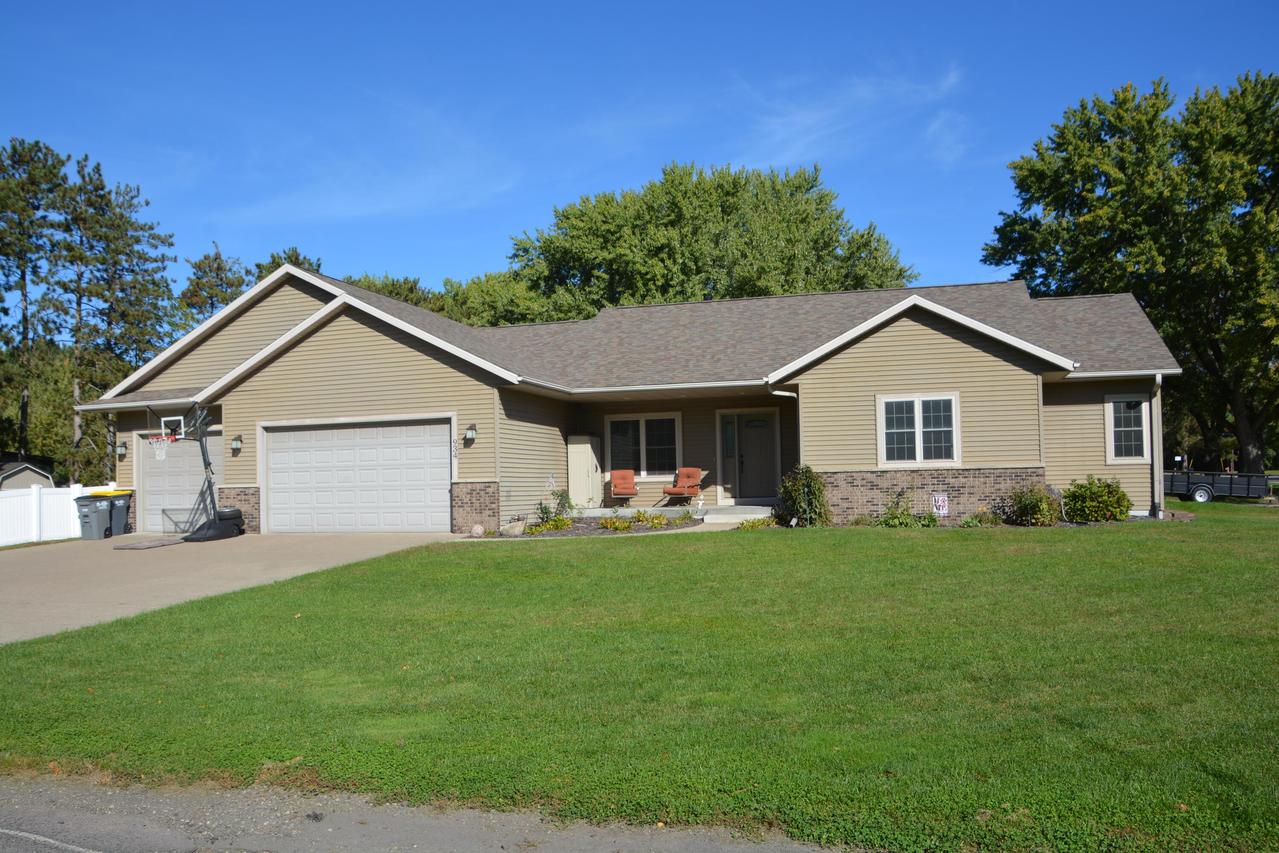 934 Amy Dr, Holmen, WI 54636