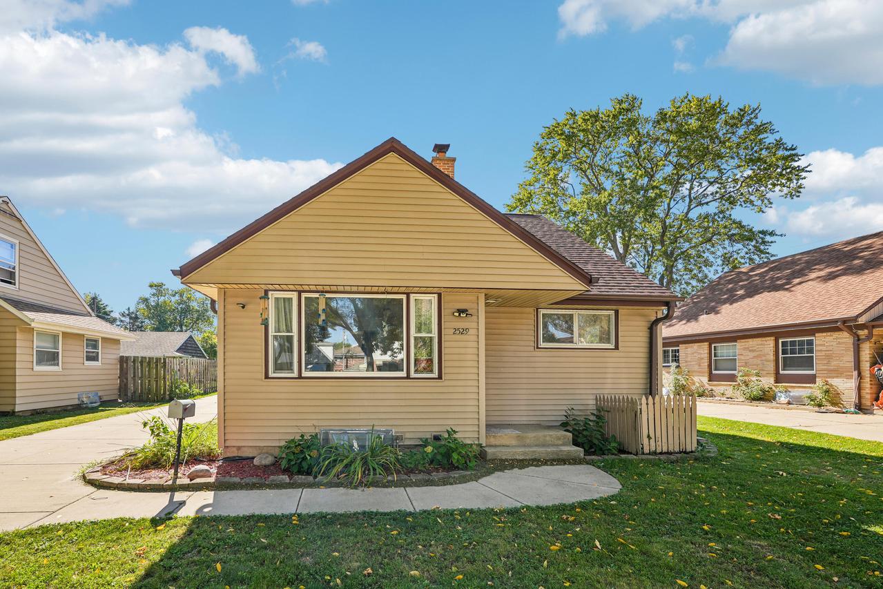 2529 W Bolivar Ave, Milwaukee, WI 53221