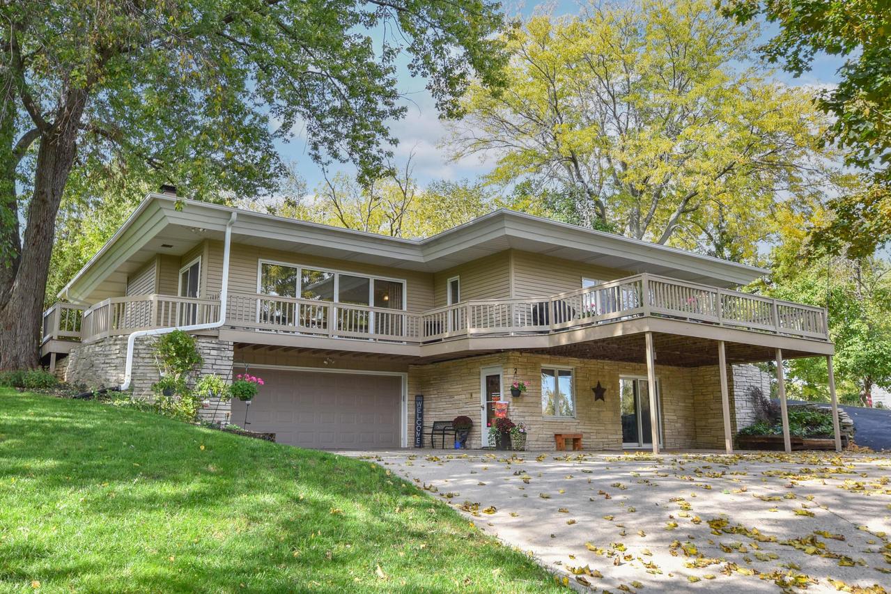 10 Brian Ct, Watertown, WI 53094