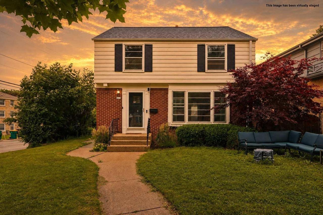 4315 N Wildwood Ave, Shorewood, WI 53211