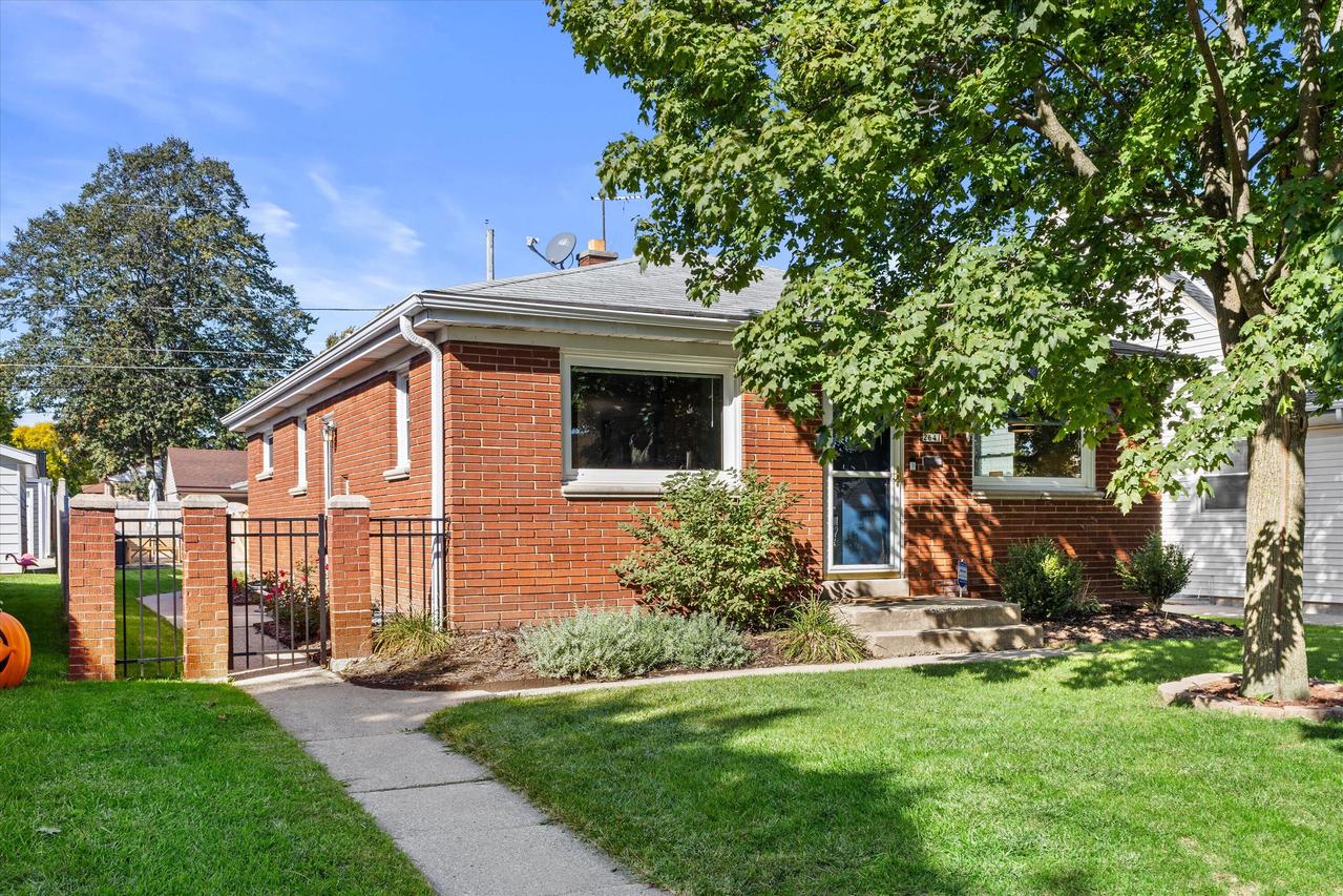 2641 S 71st St, Milwaukee, WI 53219