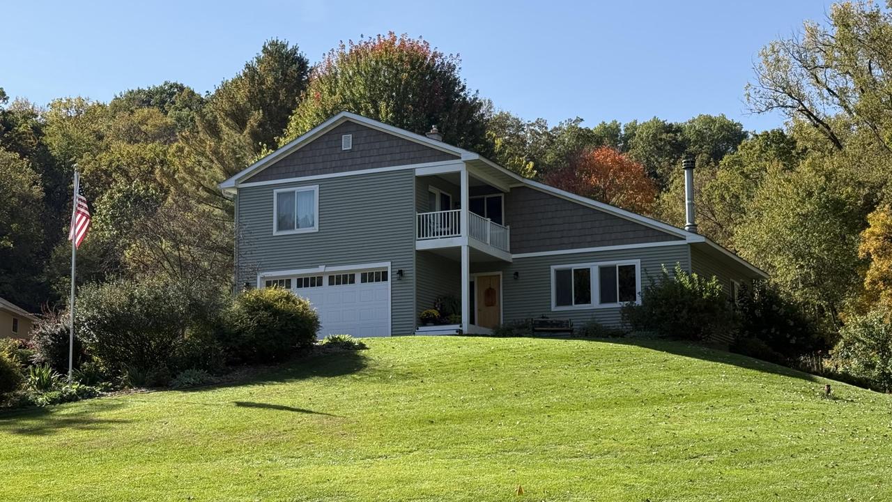 N5915 Park Dr, Onalaska, WI 54650