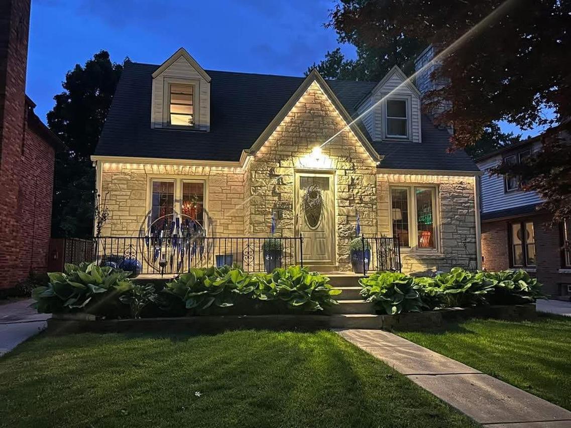 1431 S 85th St, West Allis, WI 53214