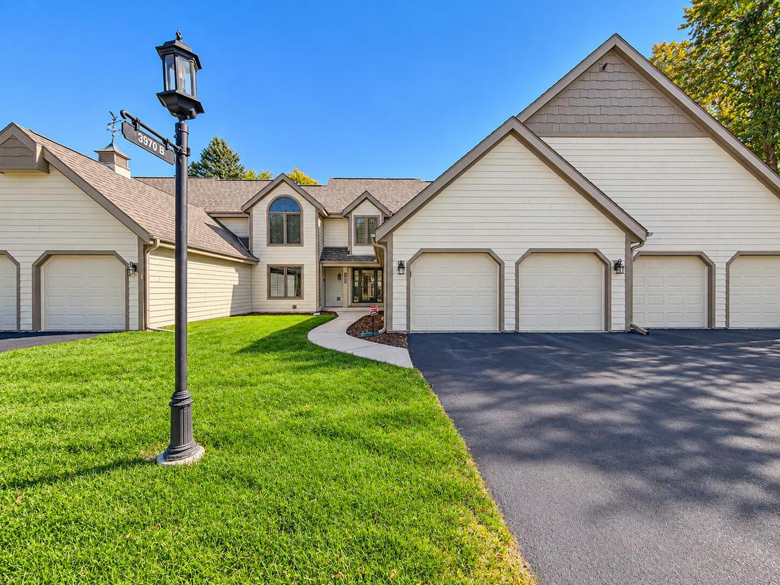 3970 St Andrew Ct #B, Brookfield, WI 53045