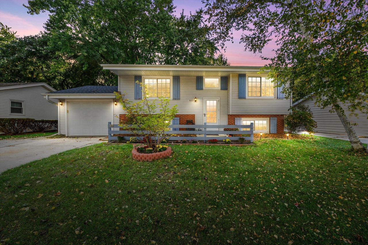 622 Clear View, West Bend, WI 53090