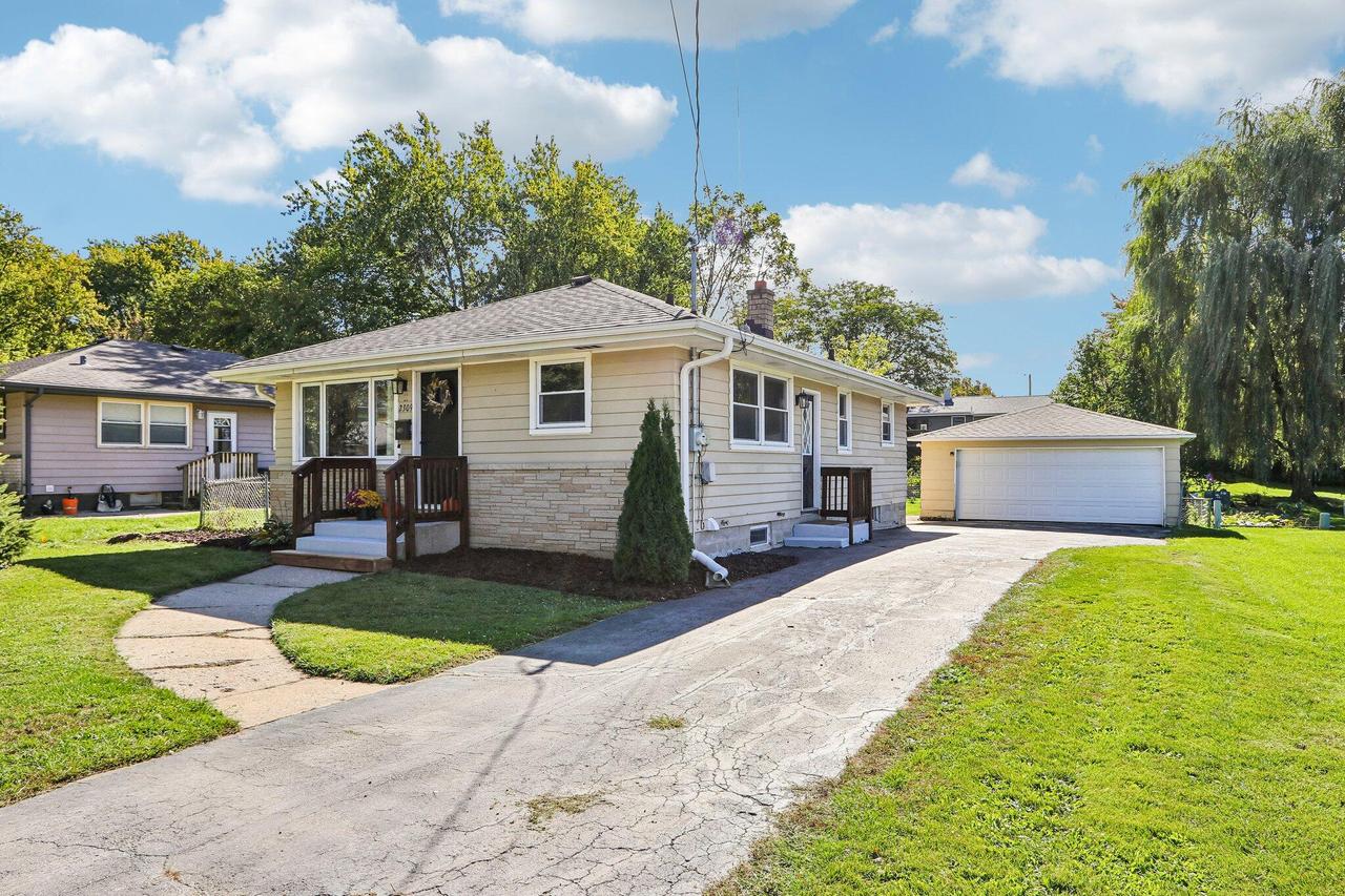 2309 Easy St, Waukesha, WI 53188