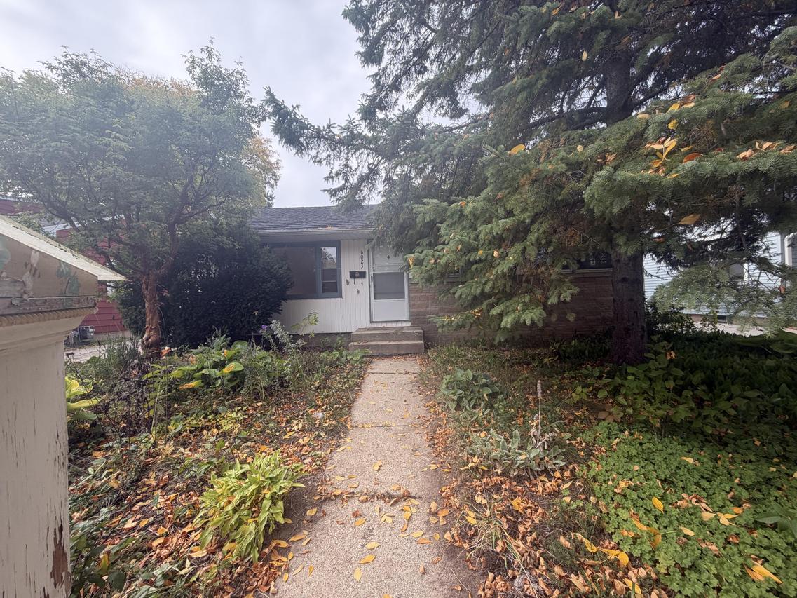 8023 W Scranton Pl, Milwaukee, WI 53218