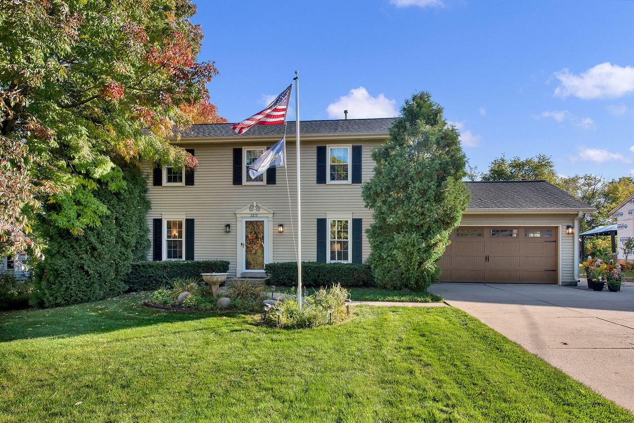 2215 W Mangold Ave, Milwaukee, WI 53221