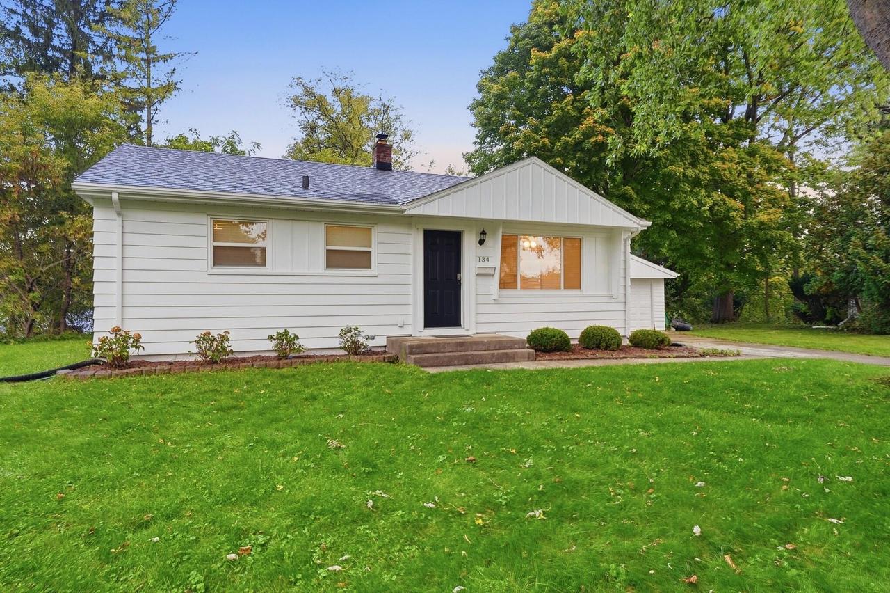 134 N Orchard St, Thiensville, WI 53092