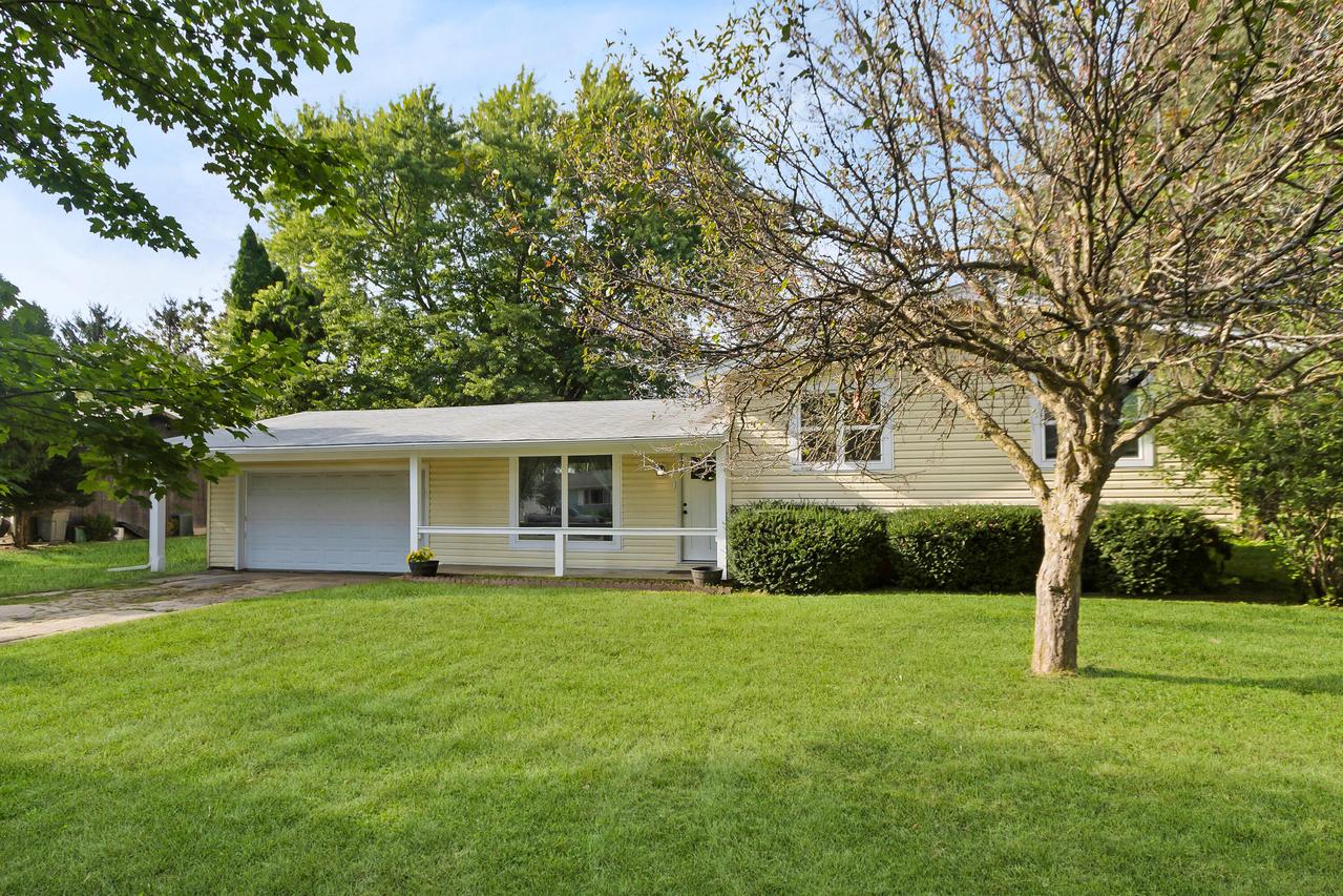 141 Marino Ave, Delavan, WI 53115