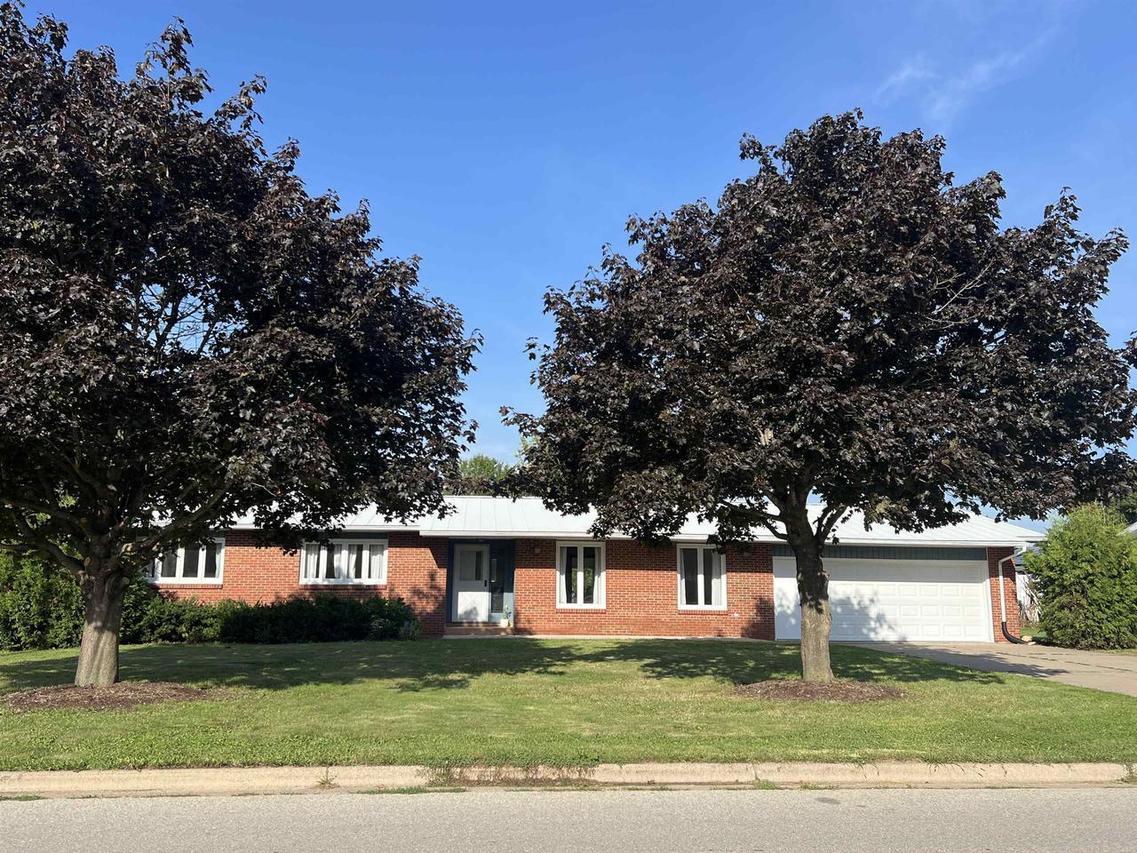 740 N East Ave, Viroqua, WI 54665