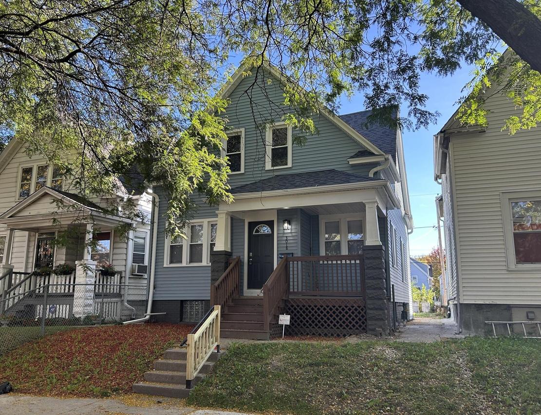 3018 N Dr Lester Carter Dr, Milwaukee, WI 53206
