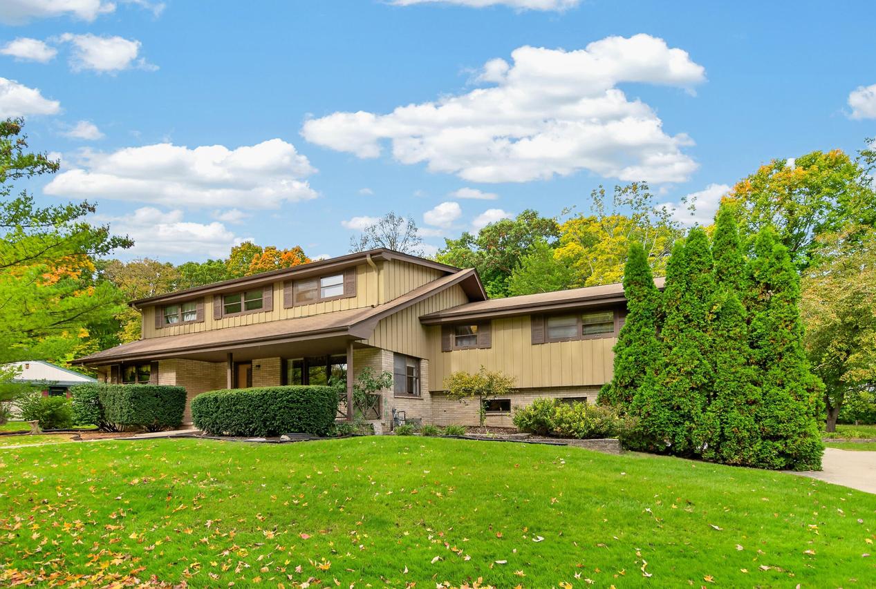 14920 W Olivia Ln, New Berlin, WI 53151
