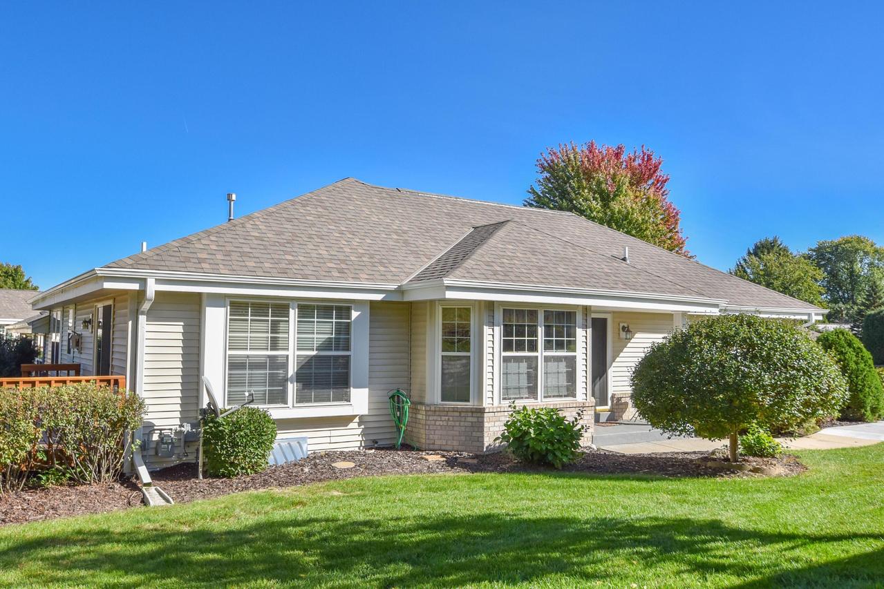 N96W14172 Knollcrest Cir #21-1, Germantown, WI 53022