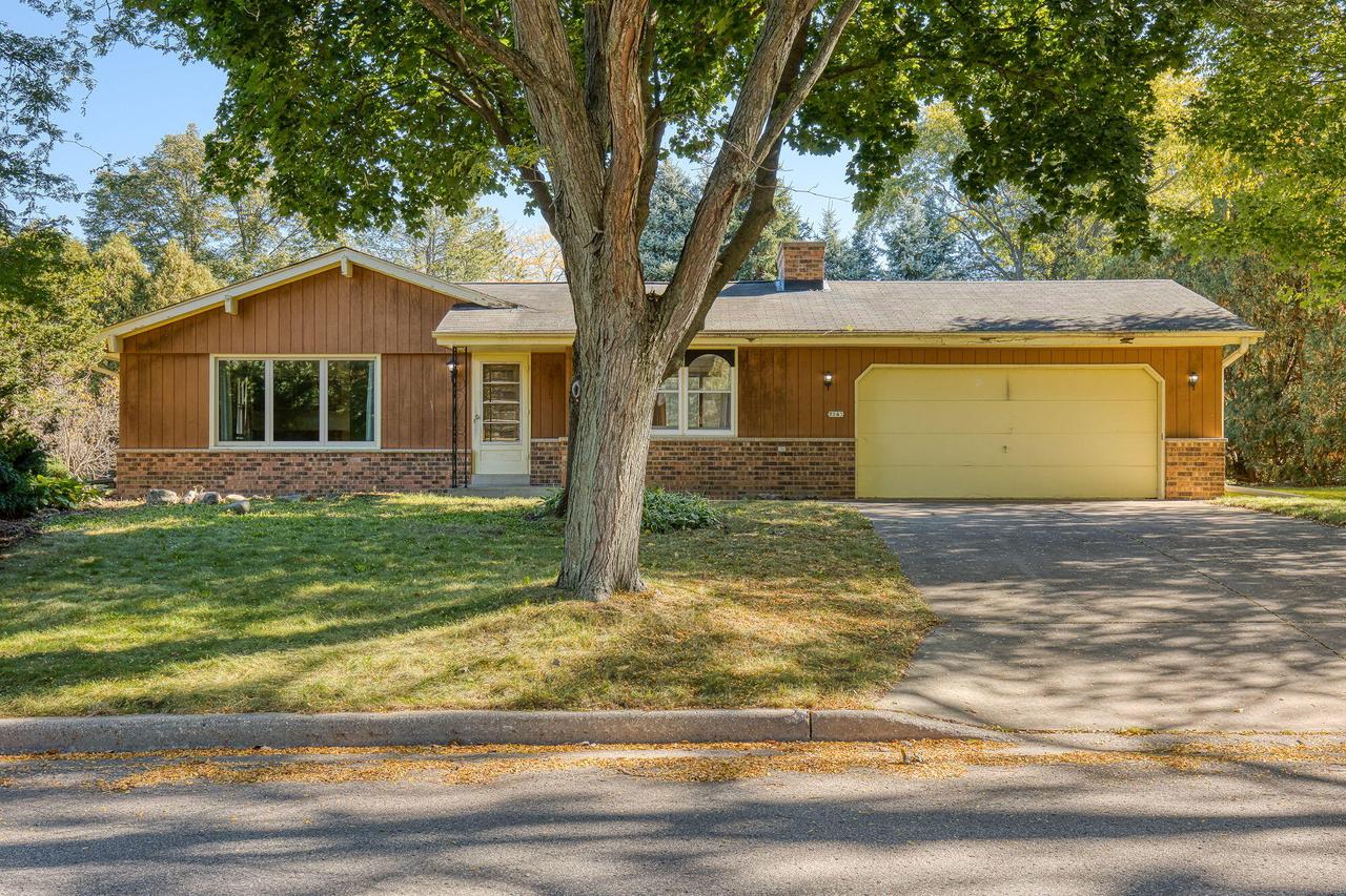 7143 Horizon Dr, Greendale, WI 53129