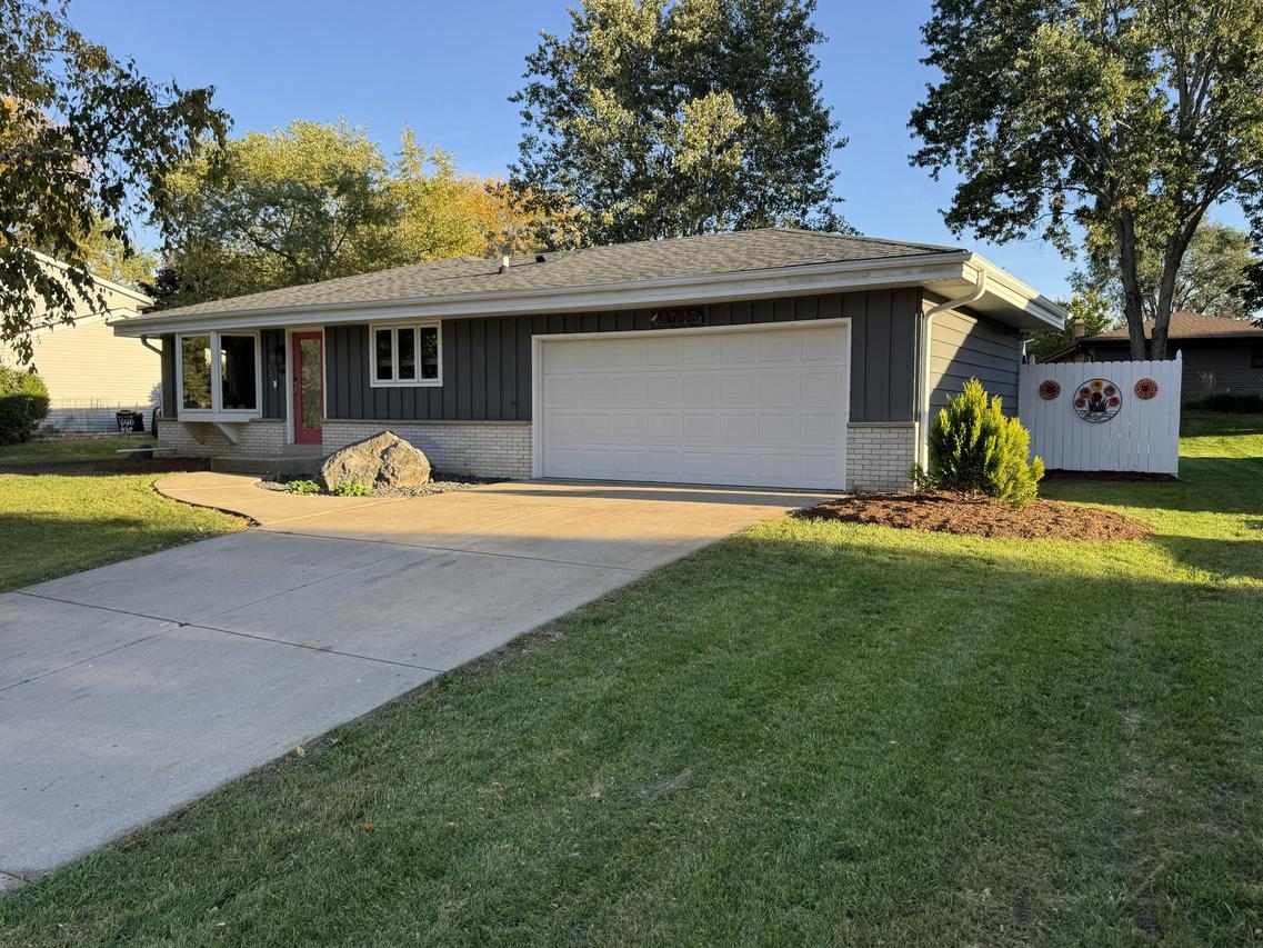 7721 W Bur Oak Dr, Franklin, WI 53132