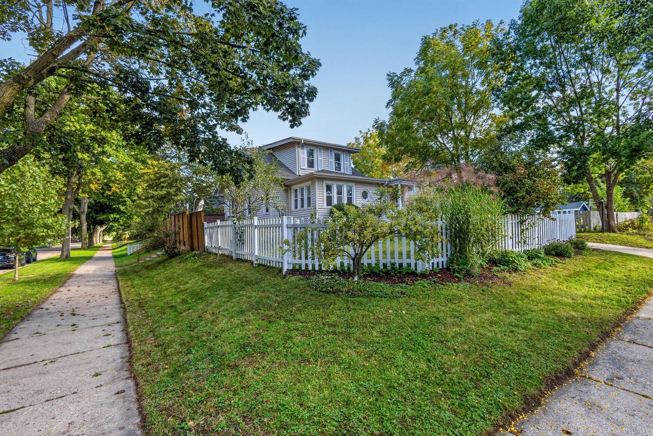 1500 E Kensington Blvd, Shorewood, WI 53211