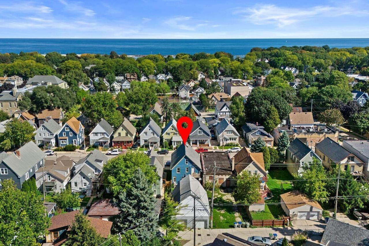 2975 S Kinnickinnic Ave, Milwaukee, WI 53207