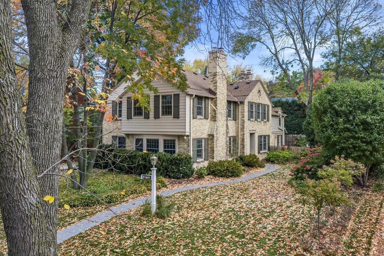 4732 N Wilshire Rd, Whitefish Bay, WI 53211
