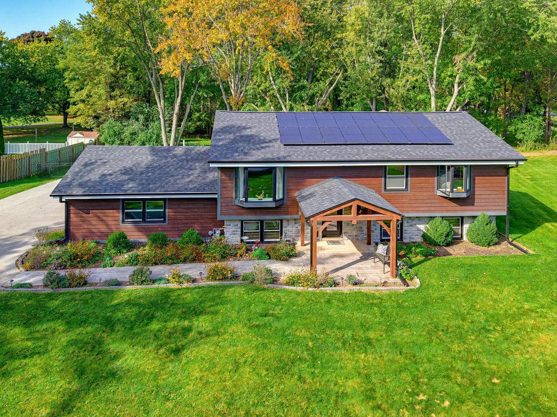 W330N5515 E Linden Cir, Merton, WI 53058