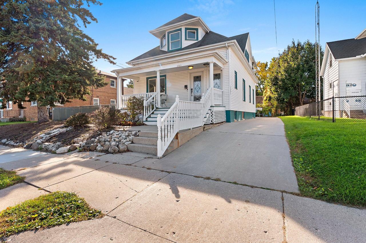 2307 Marshall St, Manitowoc, WI 54220