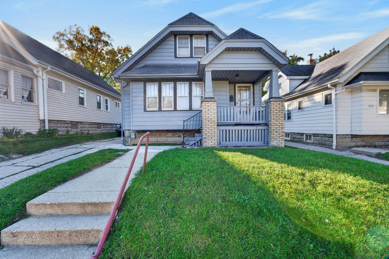 3729 W Miller Ln, Milwaukee, WI 53208