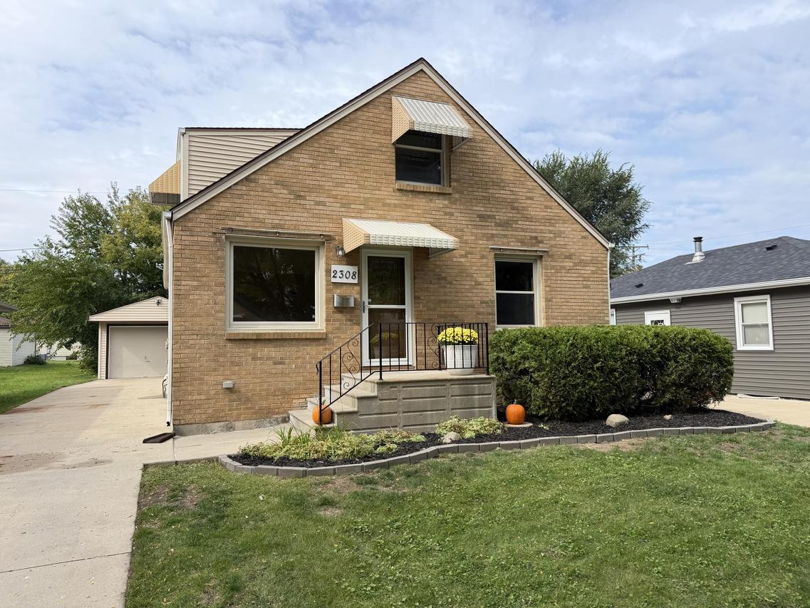 2308 West Lawn Ave, Racine, WI 53405