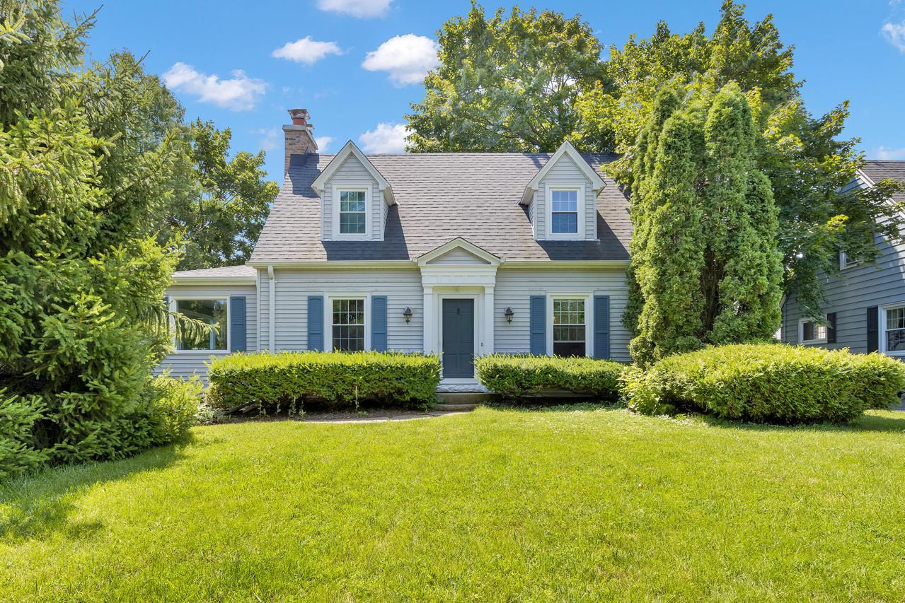 425 W Bradley Rd, Fox Point, WI 53217