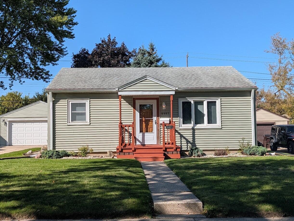 4467 S Pennsylvania Ave, Saint Francis, WI 53235