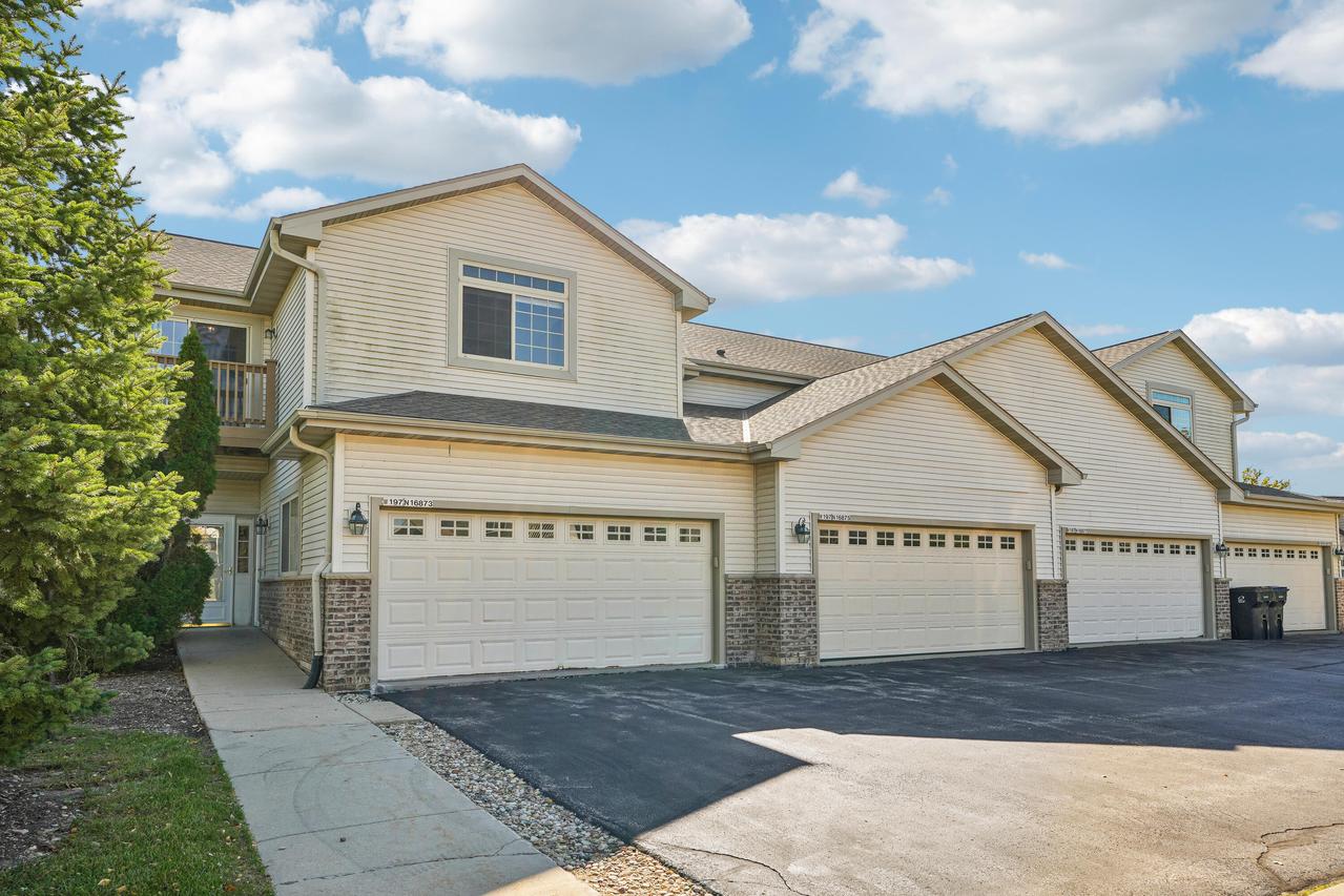 W197N16873 Stonewall Dr, Jackson, WI 53037