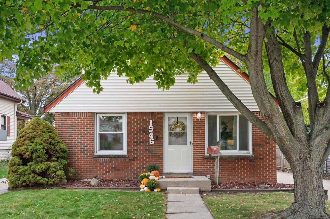 1546 S 93rd St, West Allis, WI 53214