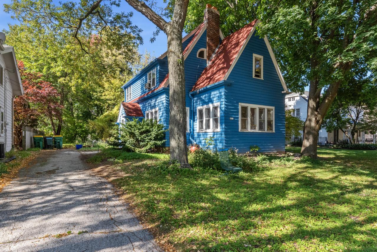 4211 N Maryland Ave, Shorewood, WI 53211