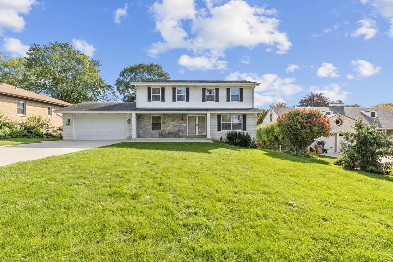 429 W Apple Tree Rd, Glendale, WI 53217