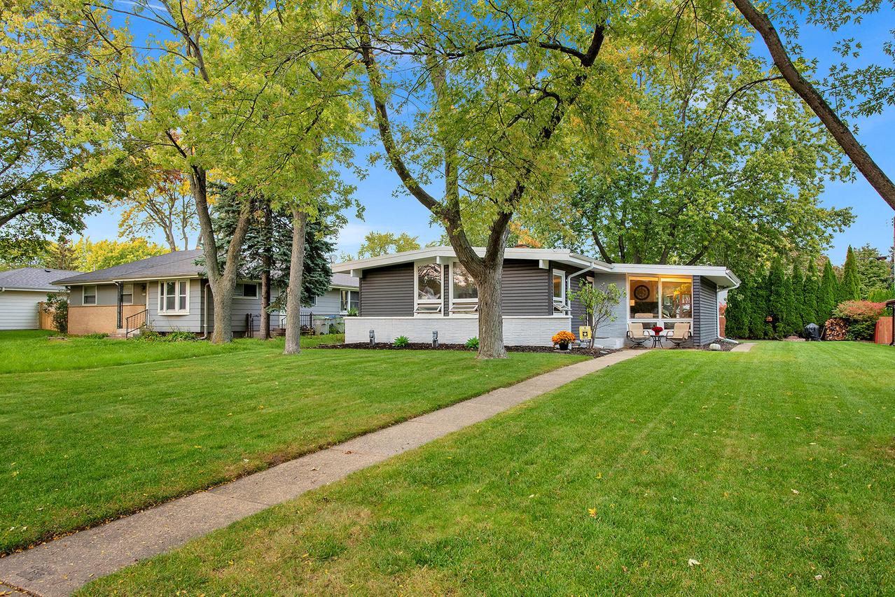 5674 S Honey Creek, Milwaukee, WI 53221