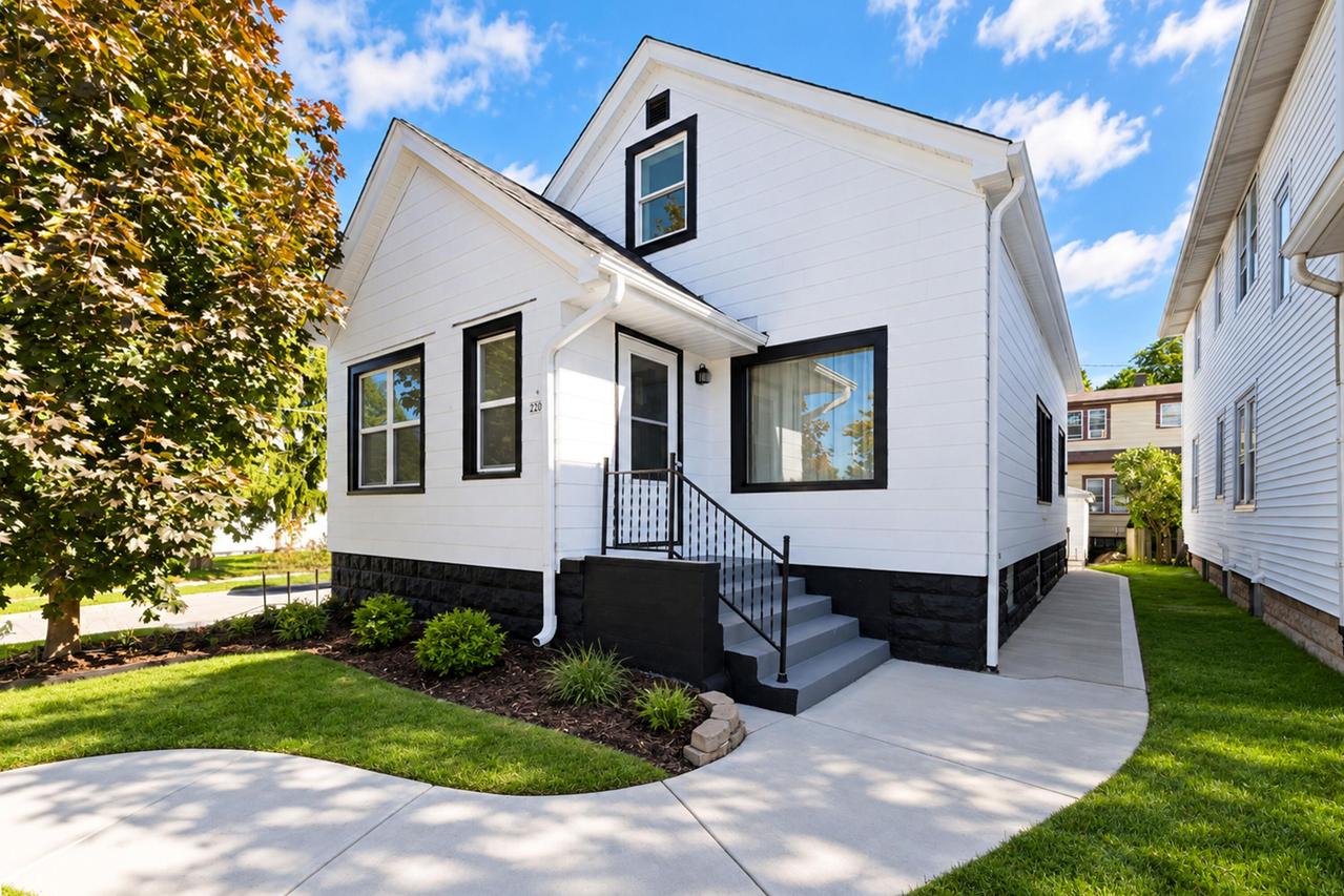 2200 S 89th St, West Allis, WI 53227