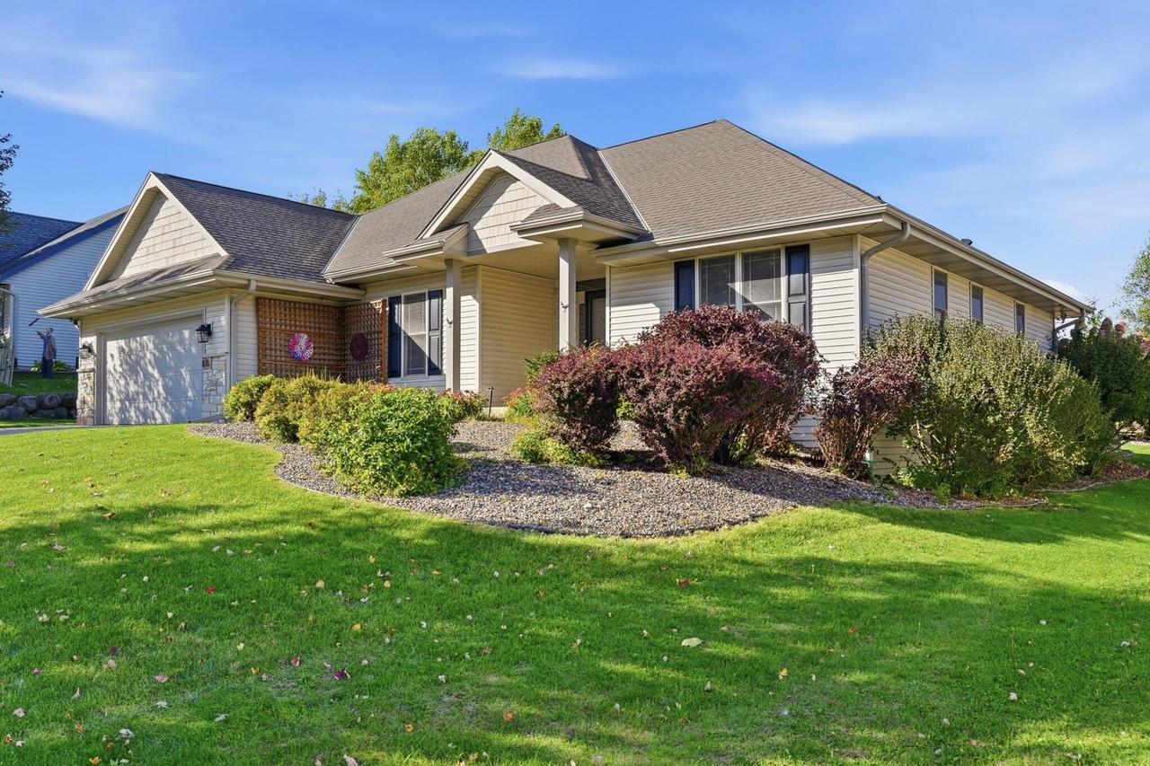 876 W Washington Ave, Hartford, WI 53027