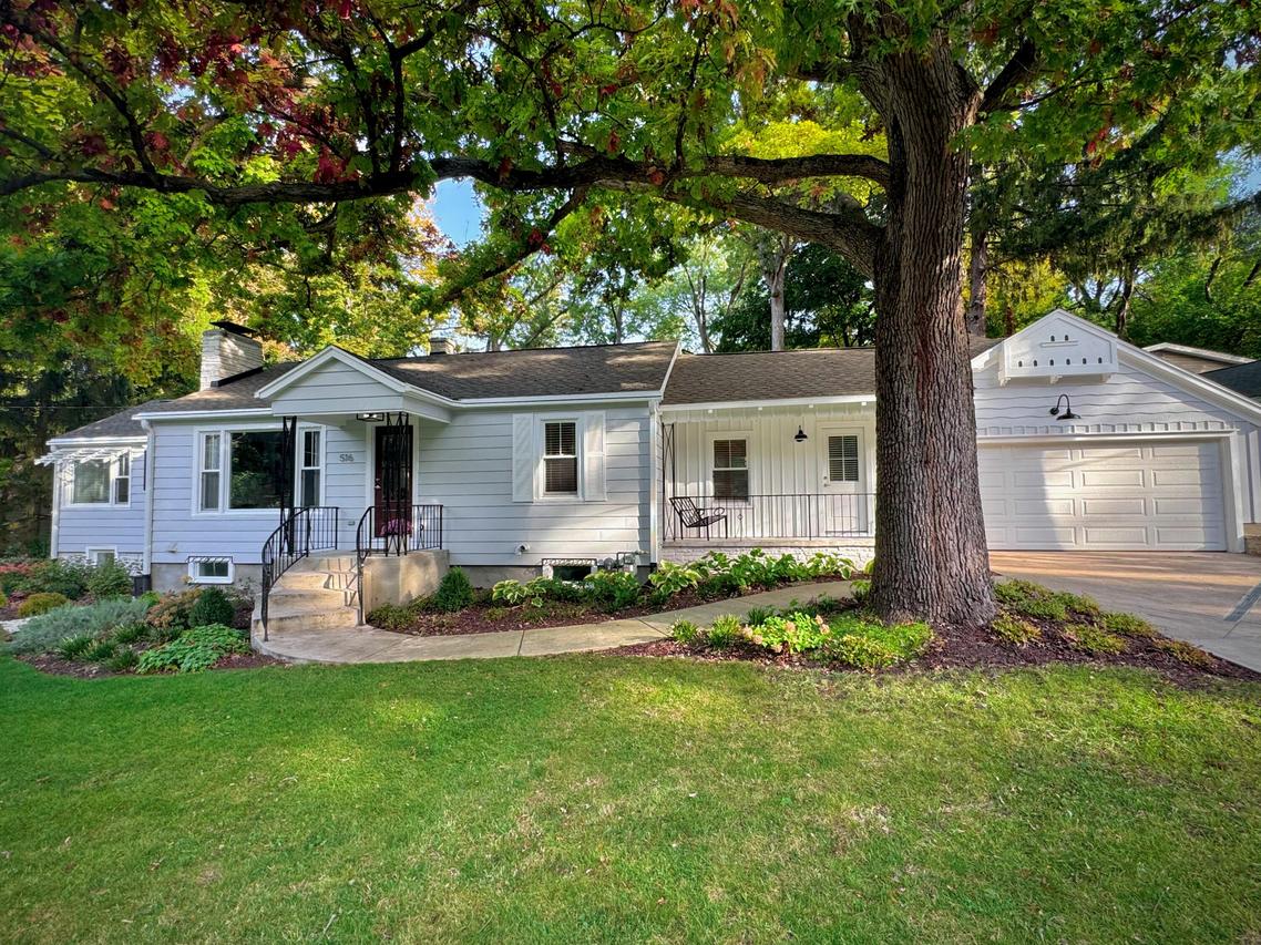 516 Valley Rd, Twin Lakes, WI 53181