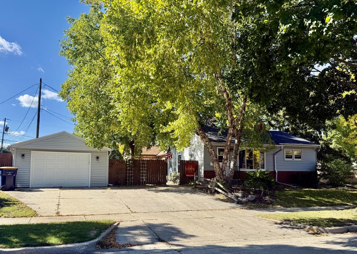 2507 S 94th St, West Allis, WI 53227
