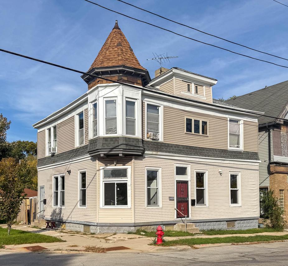 3232 W Cameron Ave, Milwaukee, WI 53209