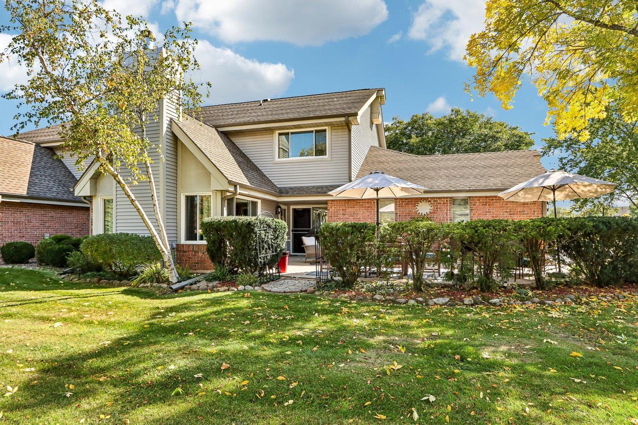 13530 W Fountain Ct, New Berlin, WI 53151