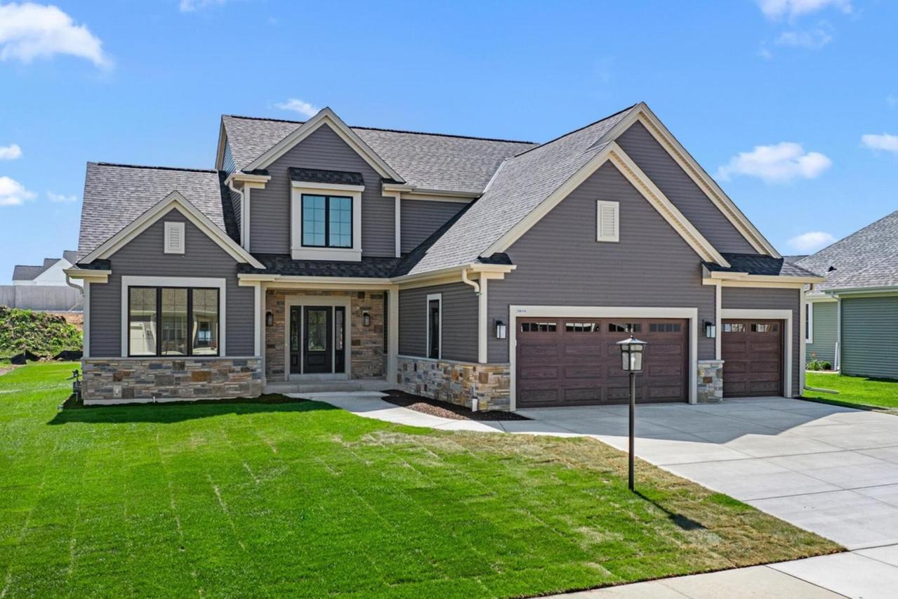 3809 White Oak Way, Waukesha, WI 53188