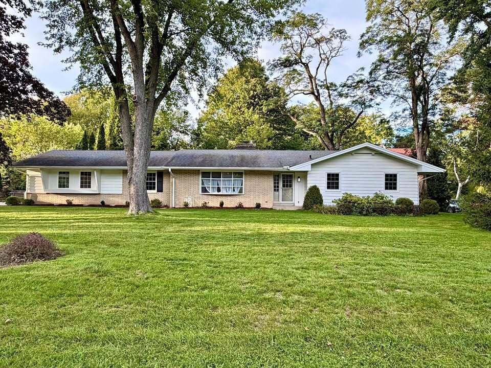18830 Brookdale Dr, Brookfield, WI 53045