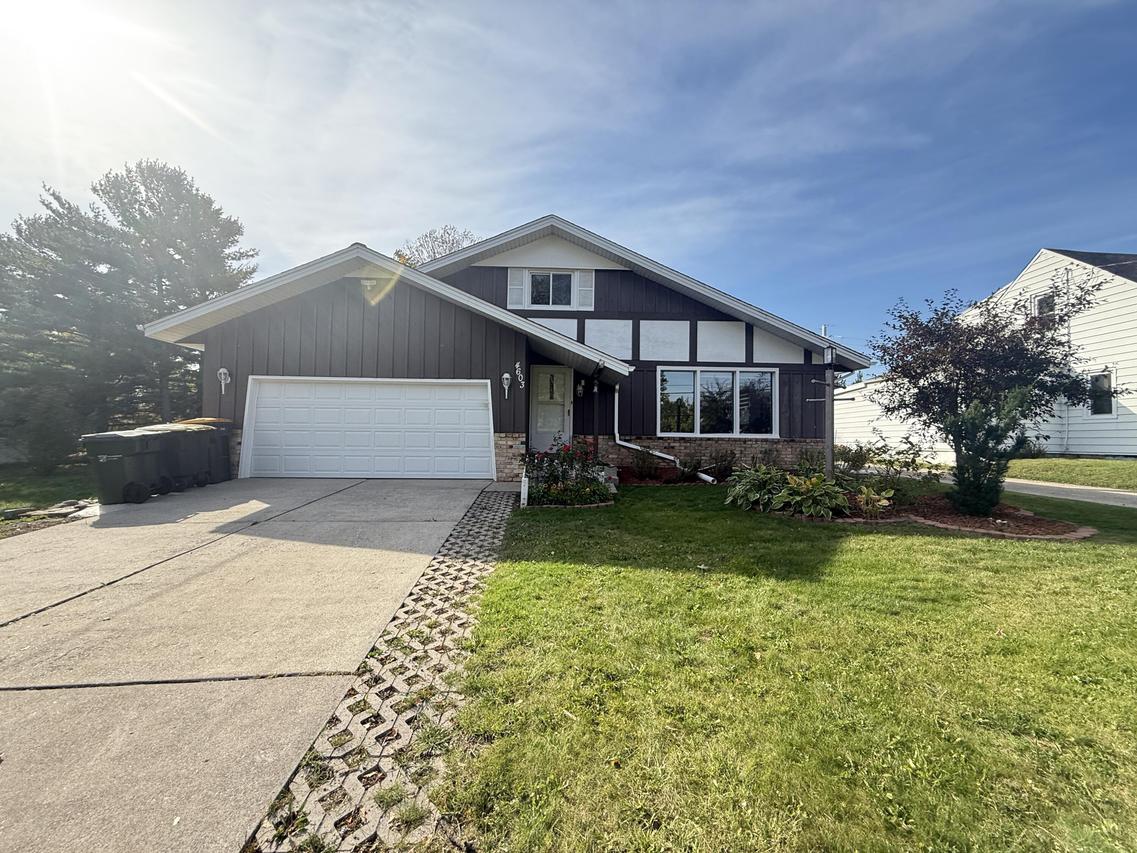 4603 N 118th St, Wauwatosa, WI 53225