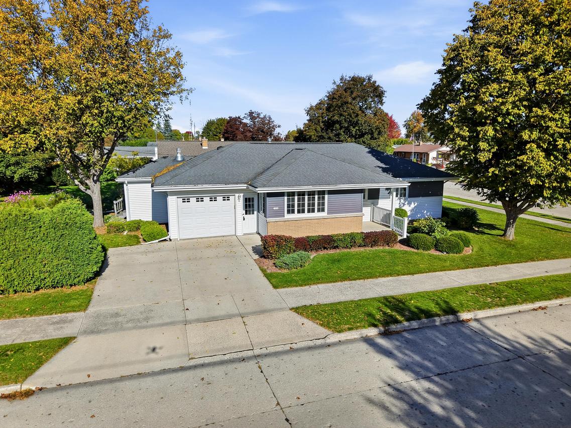 1354 N 16th St, Manitowoc, WI 54220